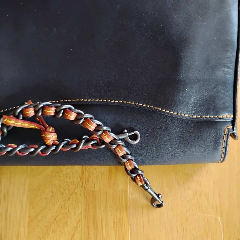 Coach Brown Leather Dinky Turn-Lock Crossbody Wallet with Contrasting Stitching